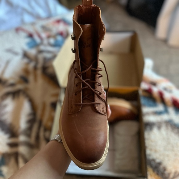 Sorel Hi-Line Lace up Chelsea Boots - Picture 3 of 6